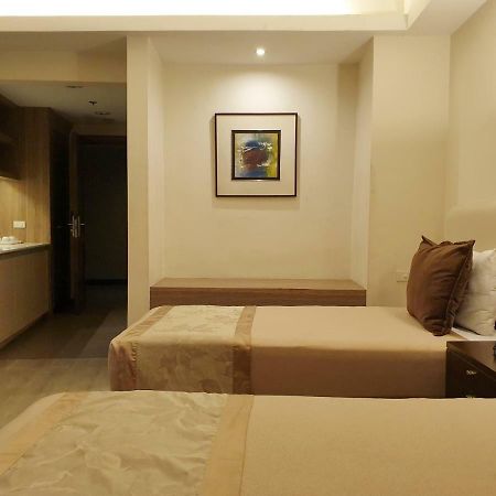 Imperial Palace Suites Quezon City Exterior photo
