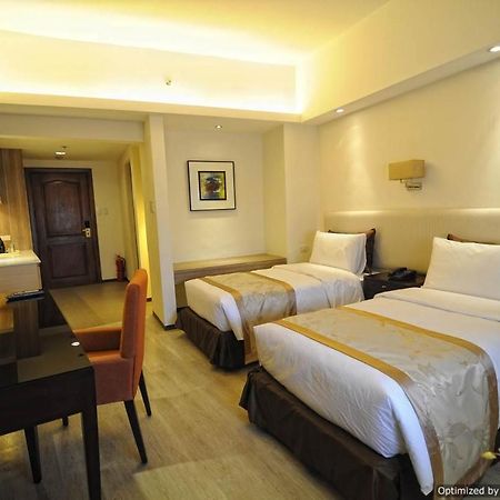 Imperial Palace Suites Quezon City Exterior photo