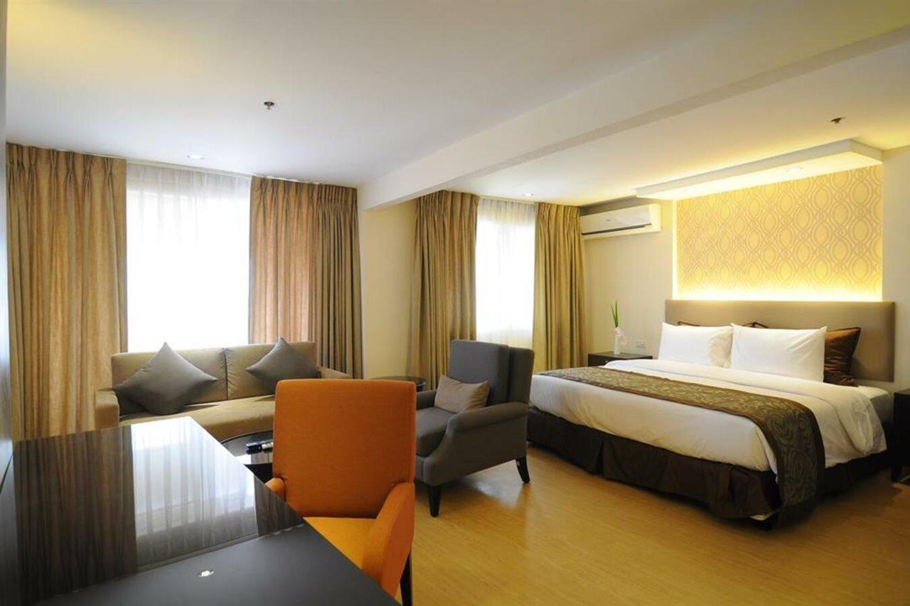 Imperial Palace Suites Quezon City Exterior photo