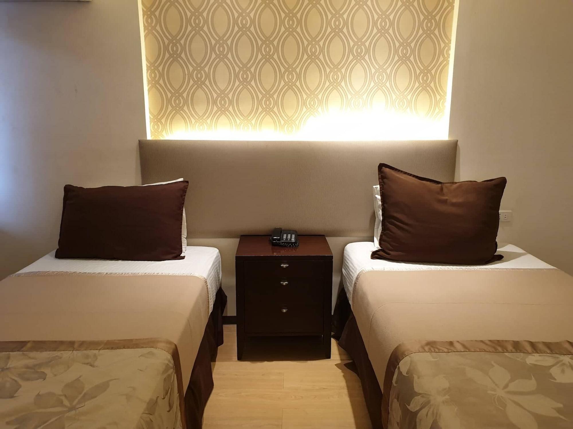 Imperial Palace Suites Quezon City Exterior photo