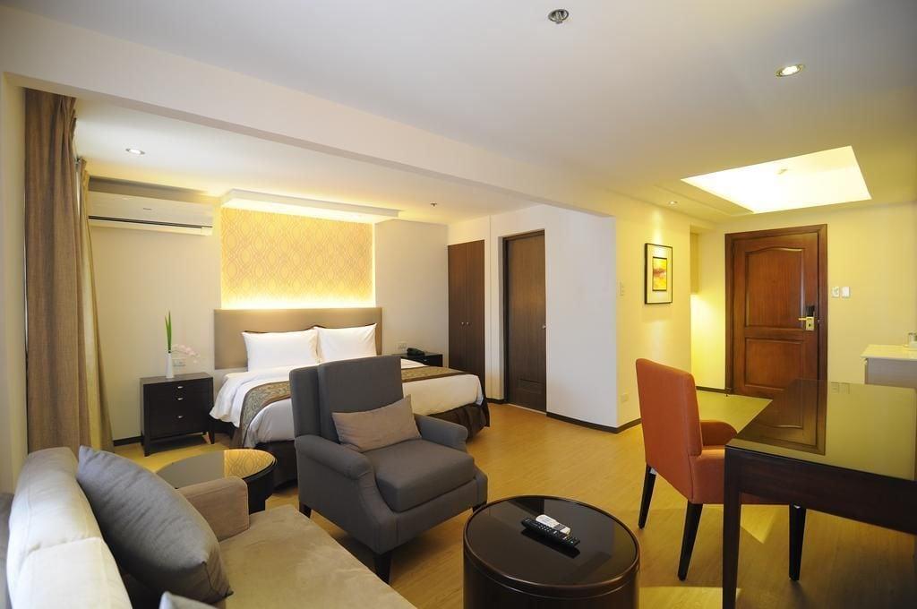 Imperial Palace Suites Quezon City Exterior photo