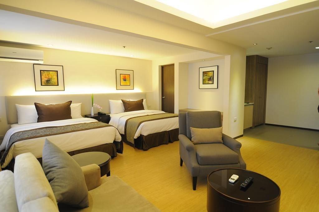 Imperial Palace Suites Quezon City Exterior photo