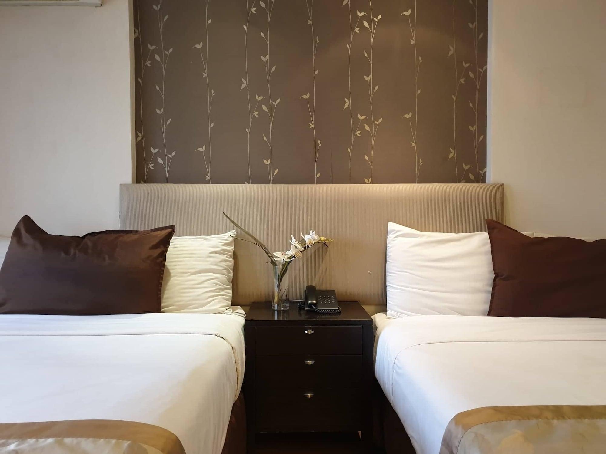 Imperial Palace Suites Quezon City Exterior photo