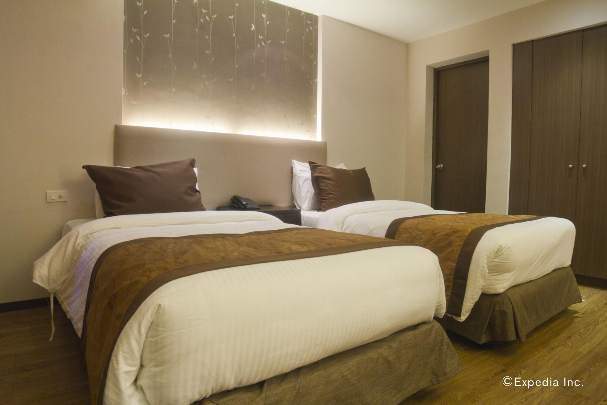 Imperial Palace Suites Quezon City Exterior photo