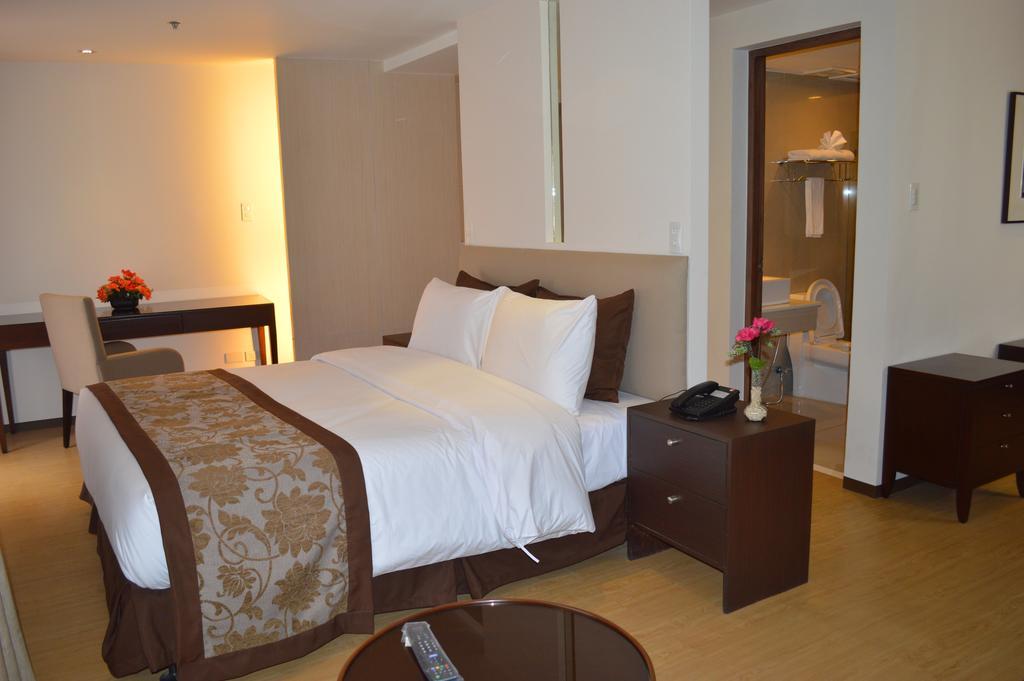 Imperial Palace Suites Quezon City Exterior photo