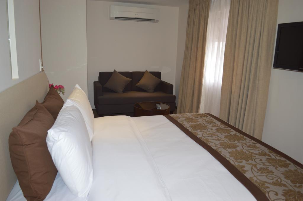 Imperial Palace Suites Quezon City Exterior photo