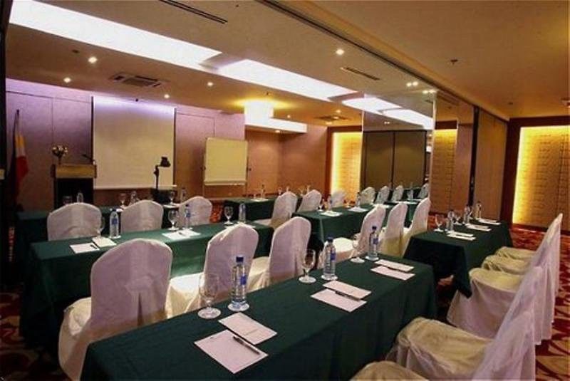 Imperial Palace Suites Quezon City Exterior photo