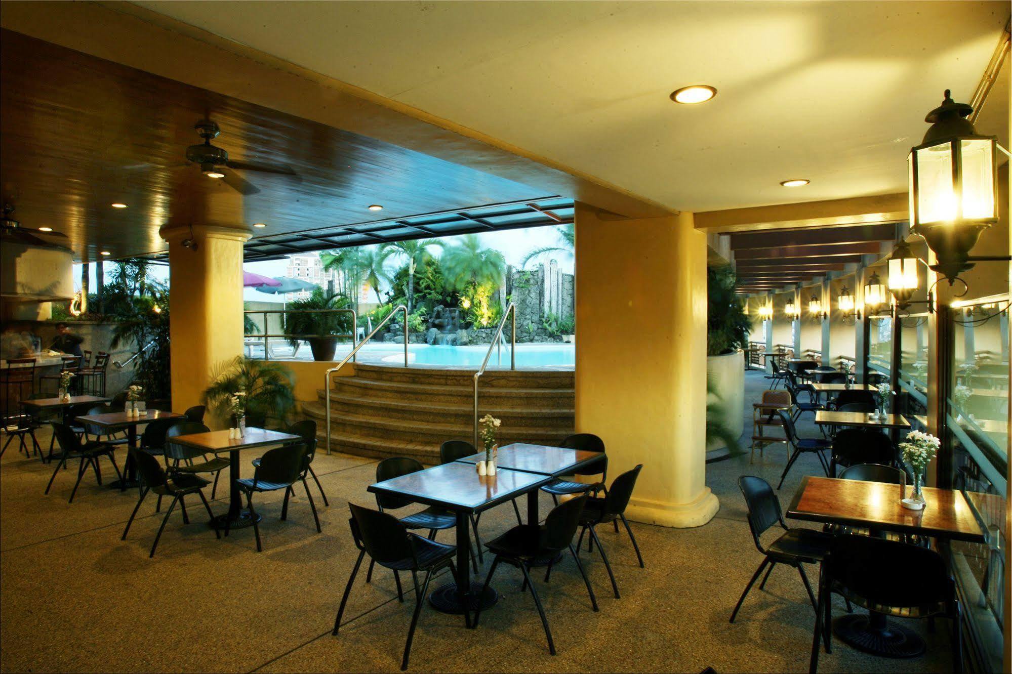 Imperial Palace Suites Quezon City Exterior photo