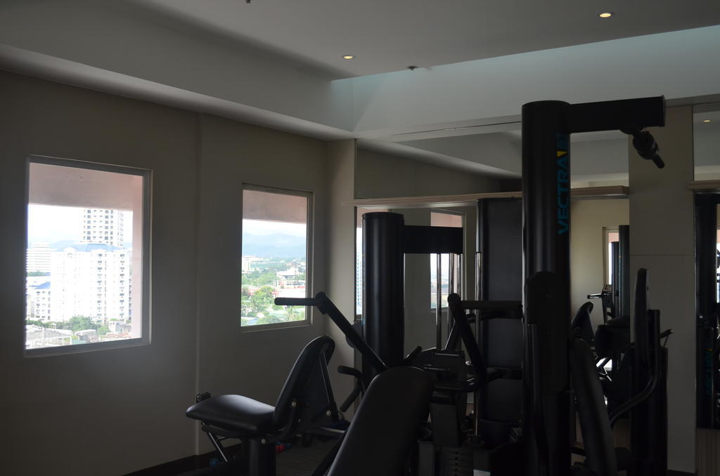 Imperial Palace Suites Quezon City Exterior photo