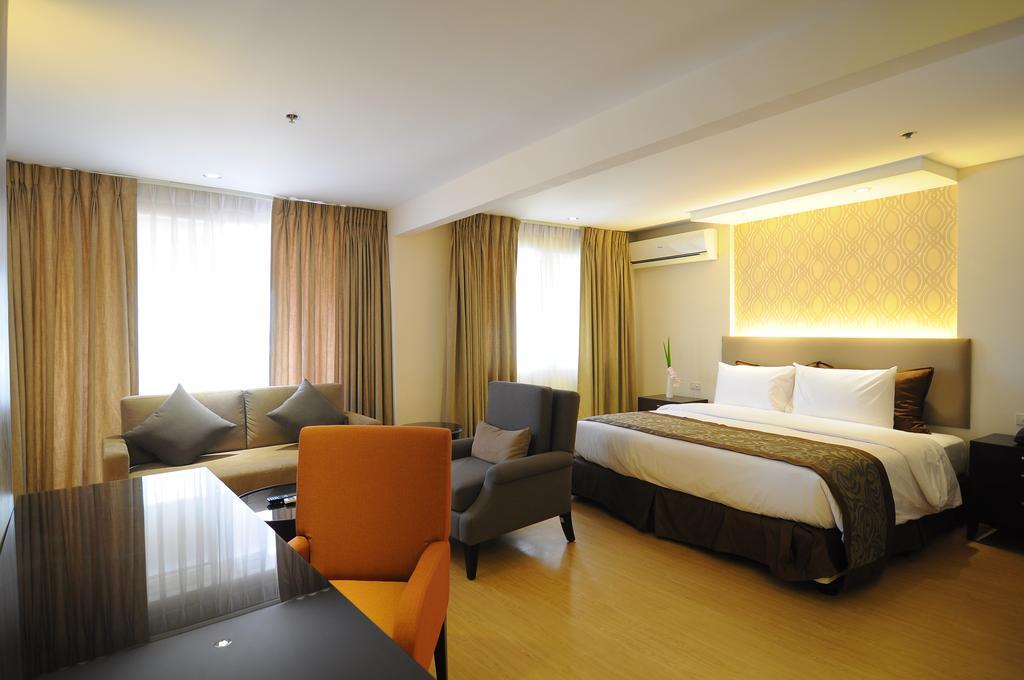Imperial Palace Suites Quezon City Exterior photo