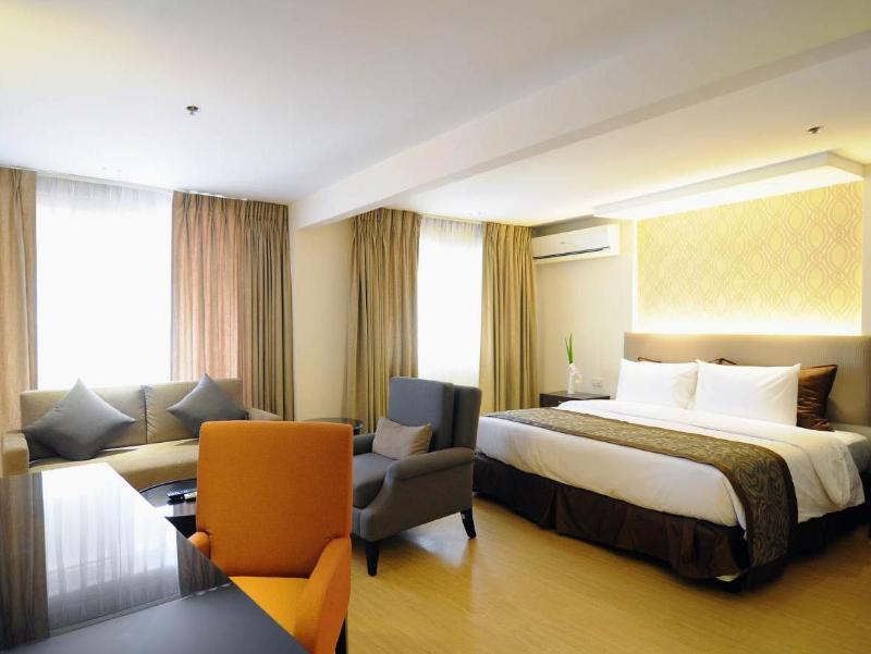 Imperial Palace Suites Quezon City Exterior photo