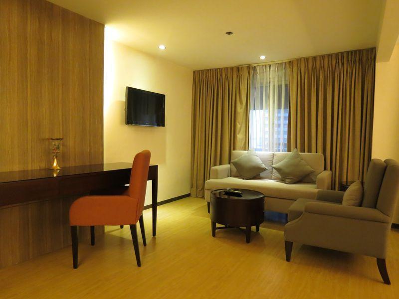 Imperial Palace Suites Quezon City Exterior photo