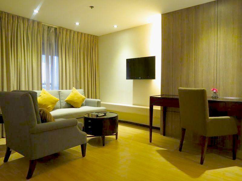 Imperial Palace Suites Quezon City Exterior photo