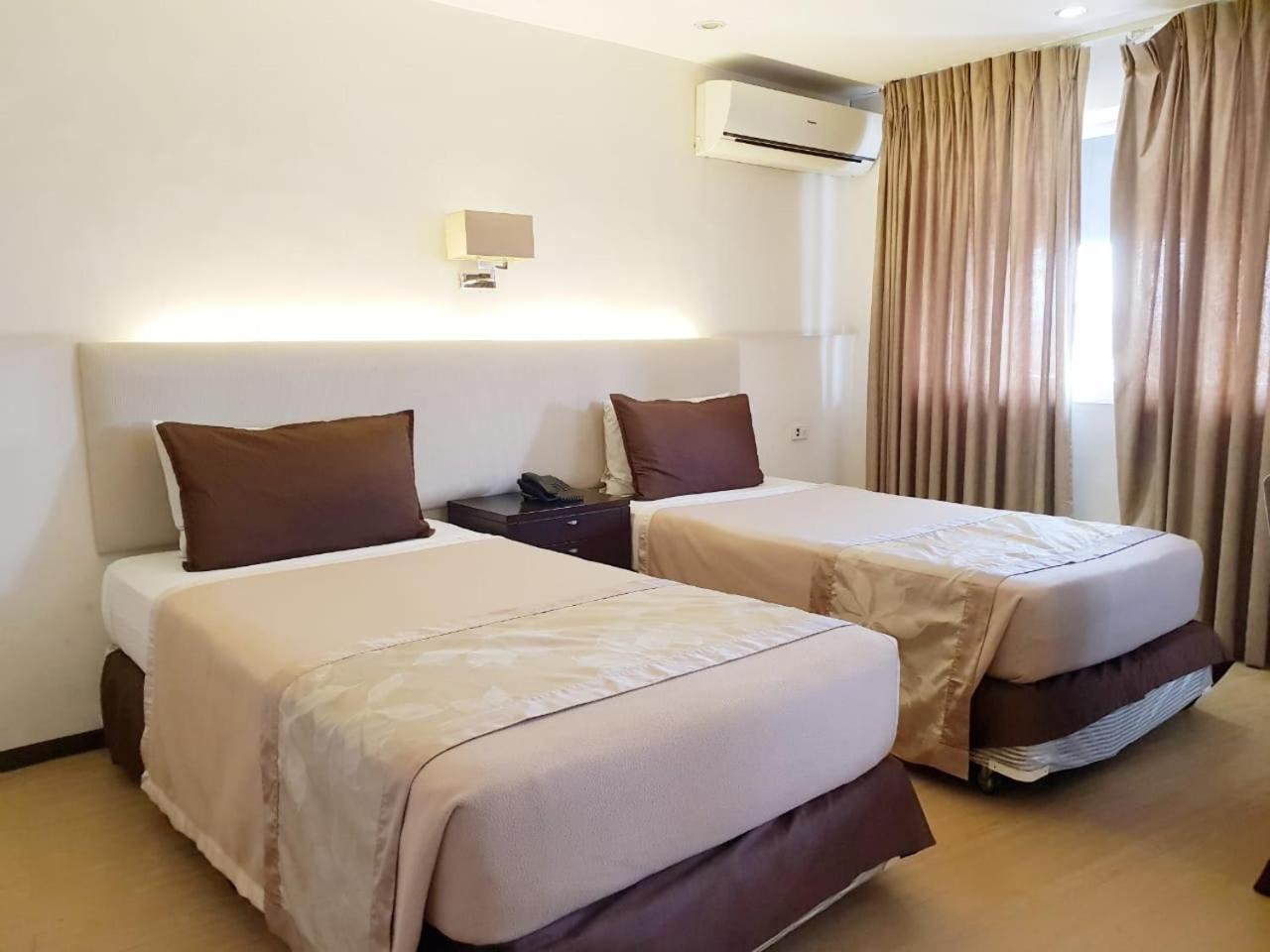 Imperial Palace Suites Quezon City Exterior photo