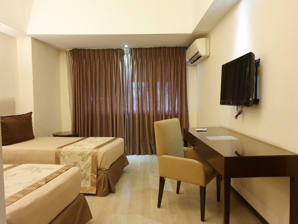 Imperial Palace Suites Quezon City Exterior photo