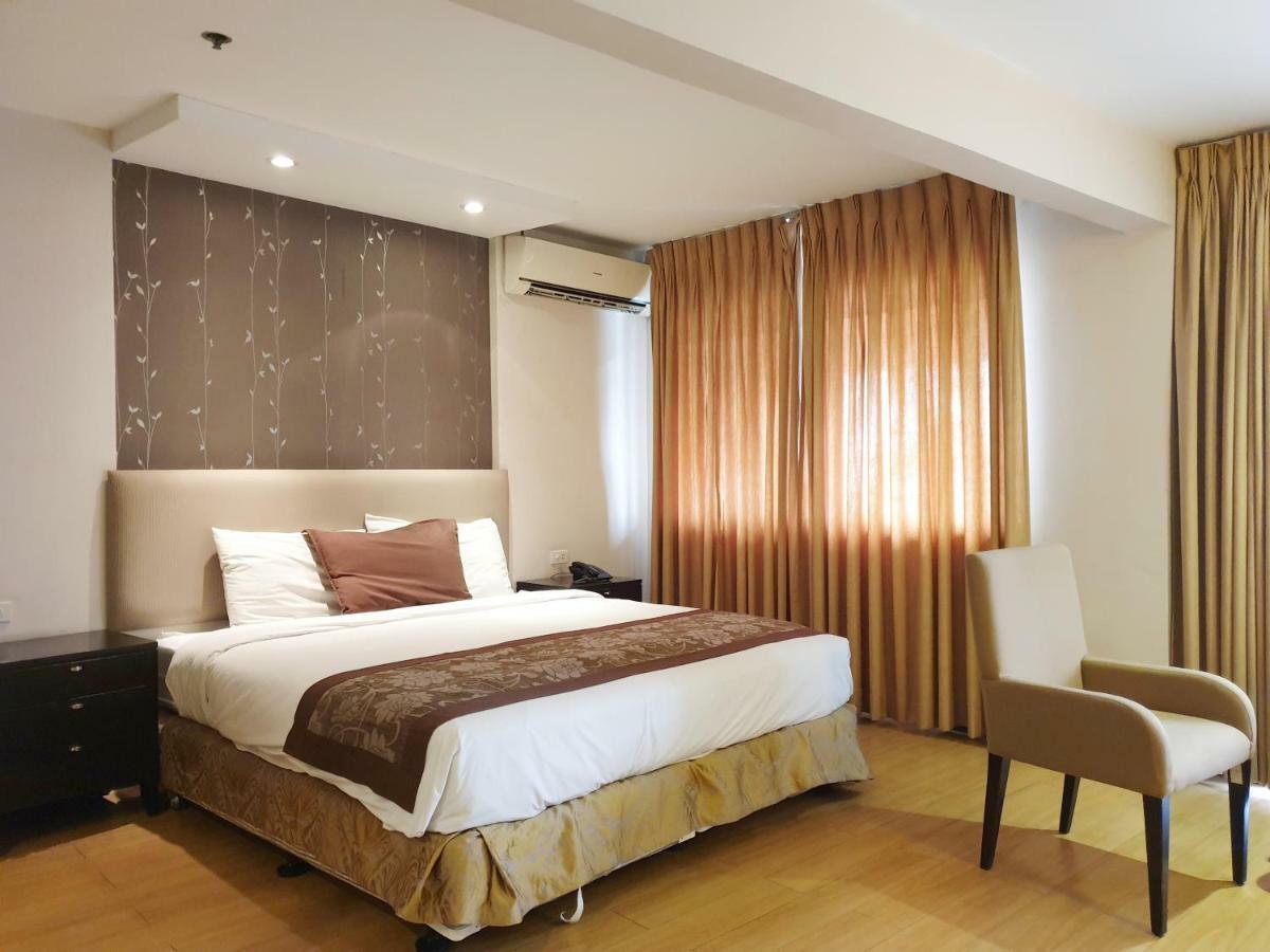 Imperial Palace Suites Quezon City Exterior photo