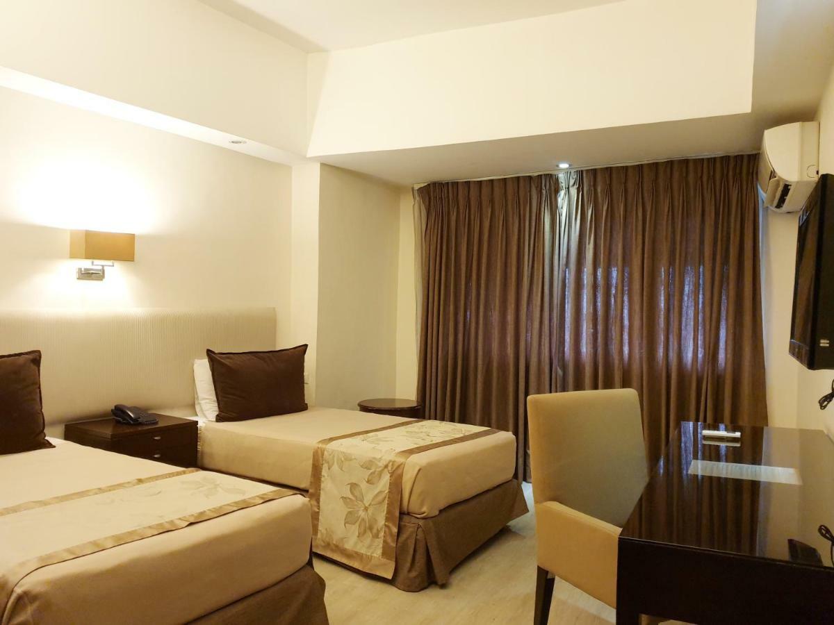 Imperial Palace Suites Quezon City Exterior photo