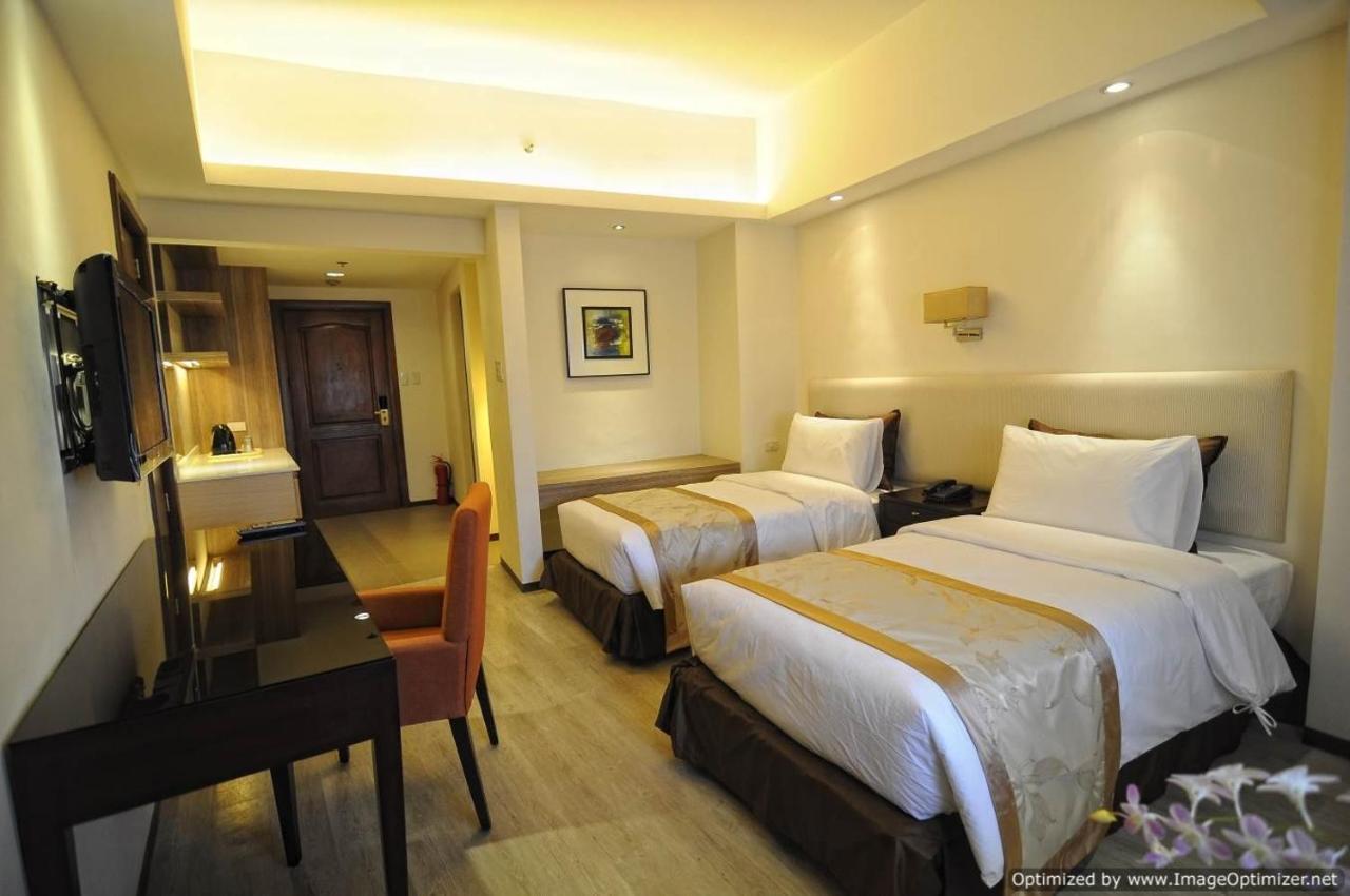 Imperial Palace Suites Quezon City Exterior photo